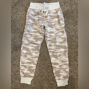 EUC Athleta Balance Printed Jogger neutral colored camo design.